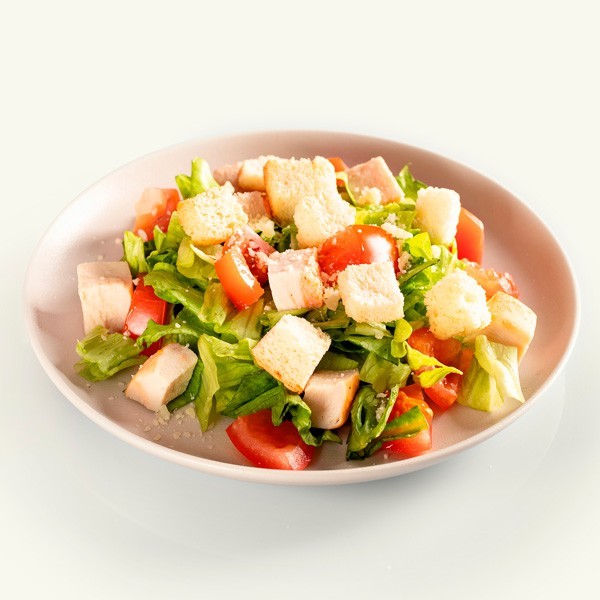 Салат Цезарь с курицей.