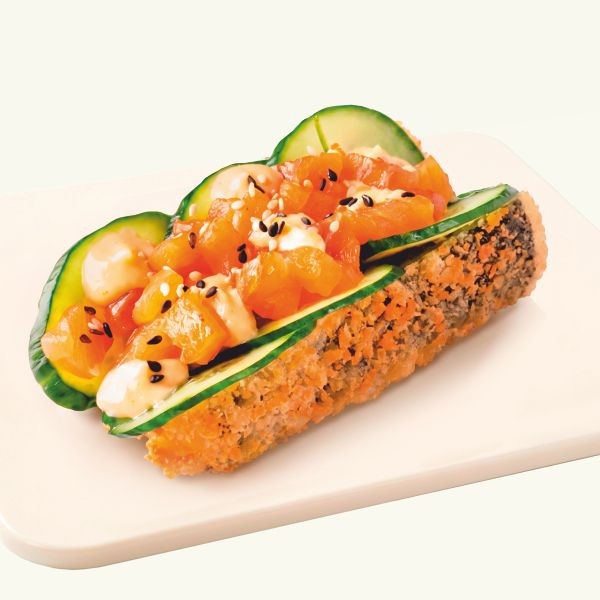 Ролл-дог с руколой и копченым лососем 