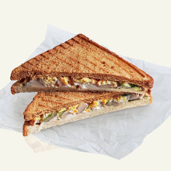 Клаб-сэндвич с курицей и скрэмблом